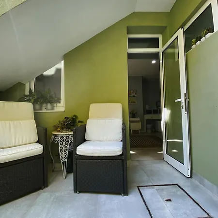 En-suite Bedroom And Garage In Center Guest house Porto